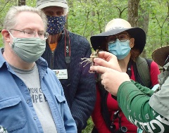 Dustin Lynch showing CAMN a crayfish2